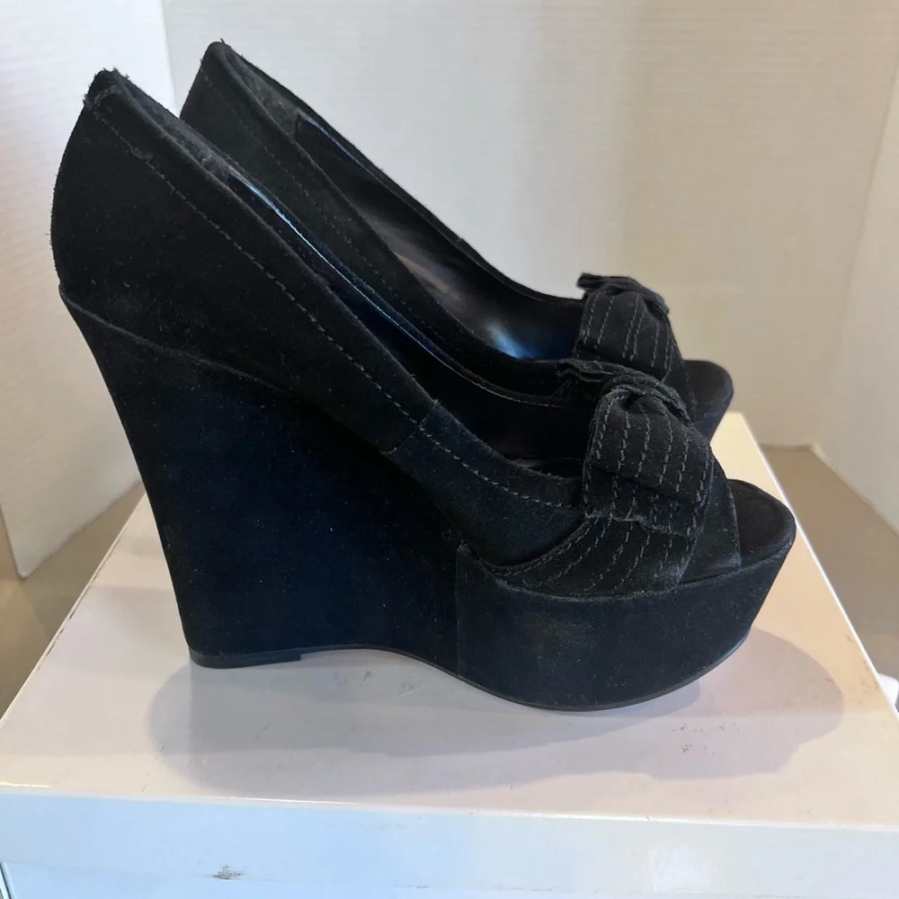 Steve Madden Black Suede Bow Detail Platform Wedges closer to Size 7